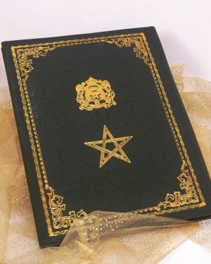 Réf Q06 – Porte-signature en cuir avec étoile  armoiries du Royaume